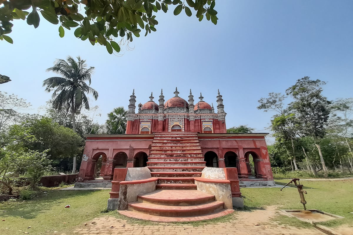 কড়াপুর মিয়াবাড়ি মসজিদের সামনের অংশ