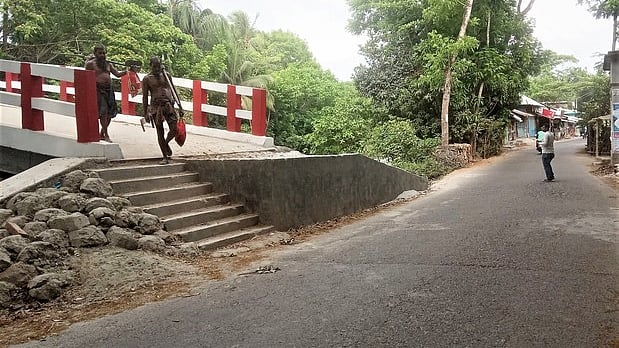   প্রথম আলো
