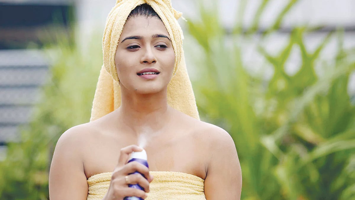 গরমের এ সময় অনেকের শরীর বেশি ঘামে এবং দুর্গন্ধ হয়