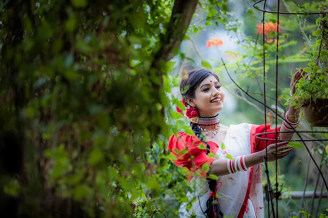 দেশি গয়নার সঙ্গে আছে আবেগ