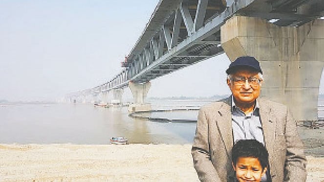 নানা জামিলুর রেজা চৌধুরী নাতি আশাজ ইনেশ জিয়াকে পদ্মা সেতু দেখাতে নিয়ে গিয়েছিলেন, ২০২০