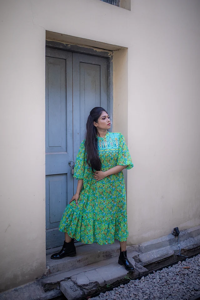 পশ্চিমা মিডি ড্রেস পাচ্ছে এথনিক ওয়্যারের তকমা