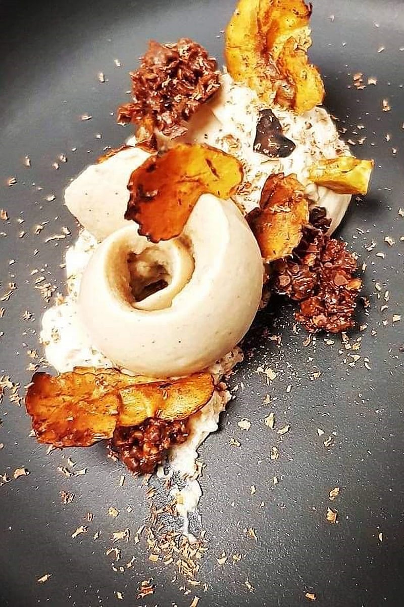 কেক, ডেজার্ট-পেস্ট্রি আর পনিরের দেশ