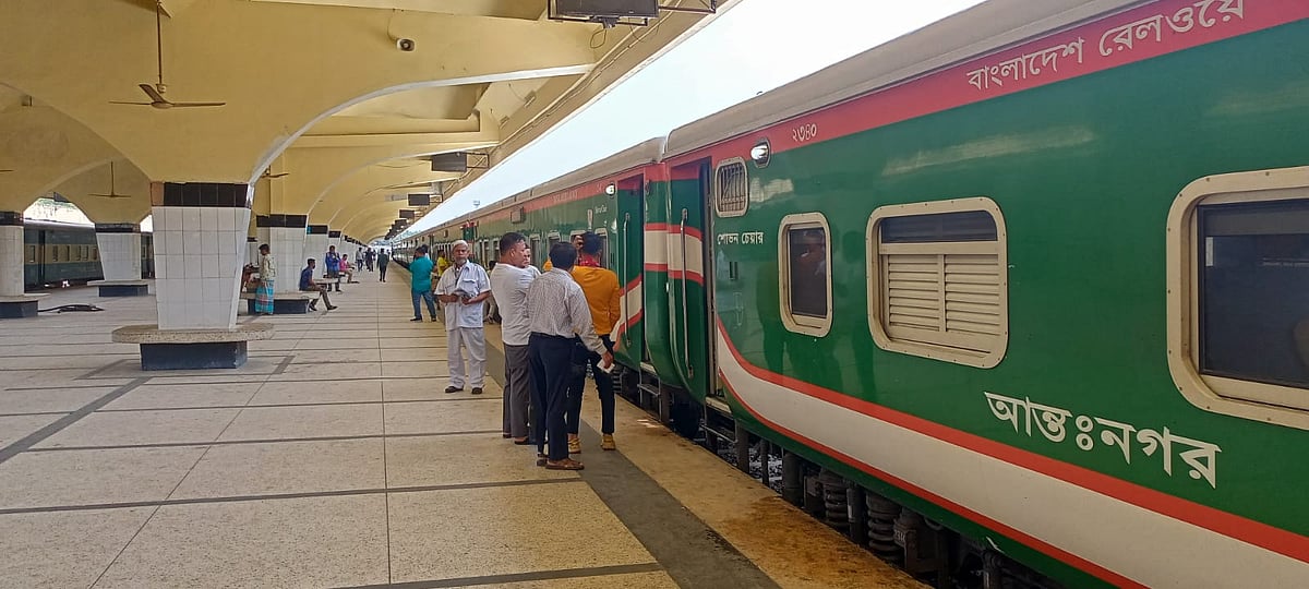 তারেক রহমানের প্রত্যাবর্তন, সাতটি ট্রেন ভাড়া নিচ্ছে বিএনপি