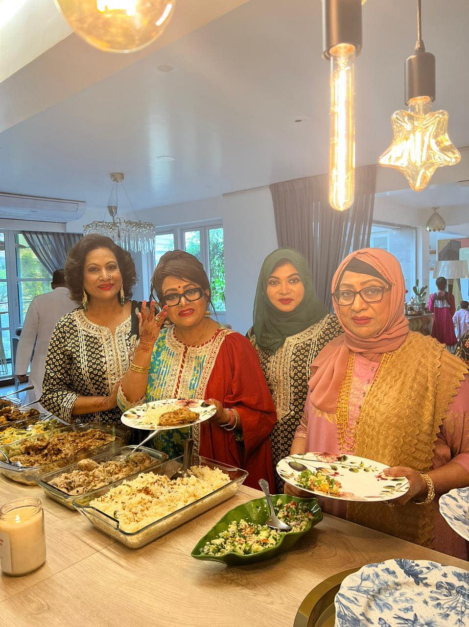 চম্পা, ববিতা, রাফাইয়াত মালিক ও তাঁর মা সুচন্দা