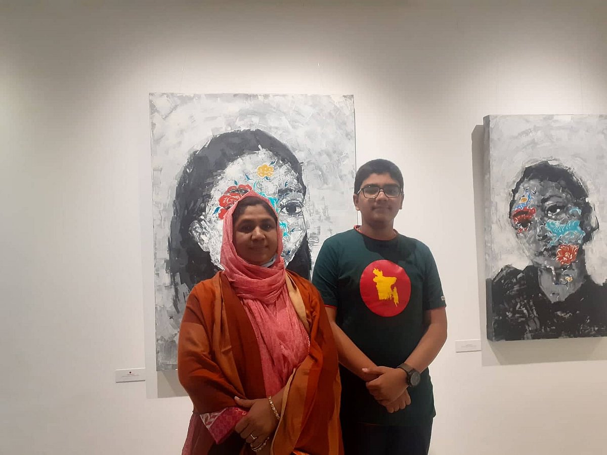 মায়ের সঙ্গে লেখক