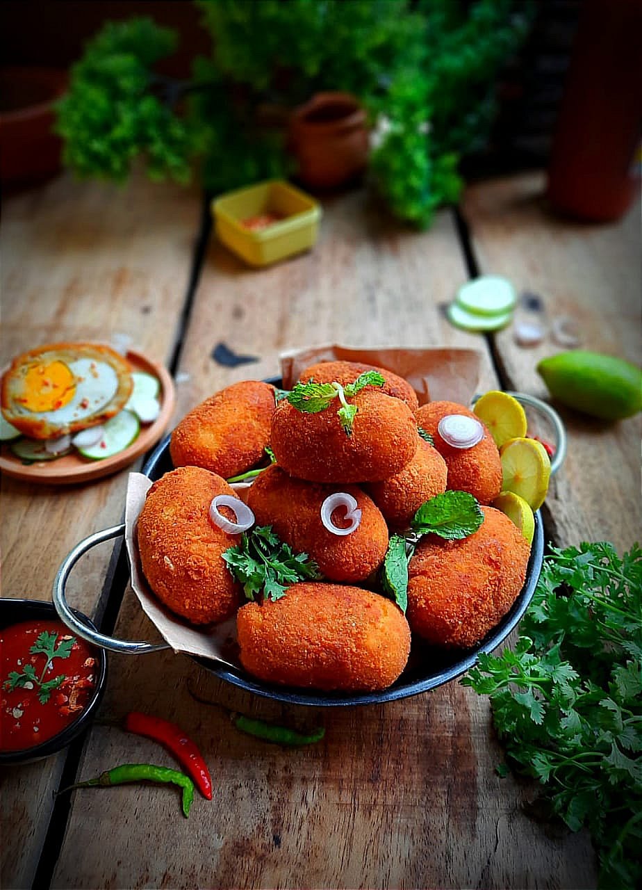 বিকালের নাশতায় সহজেই বানান ডিম চপ