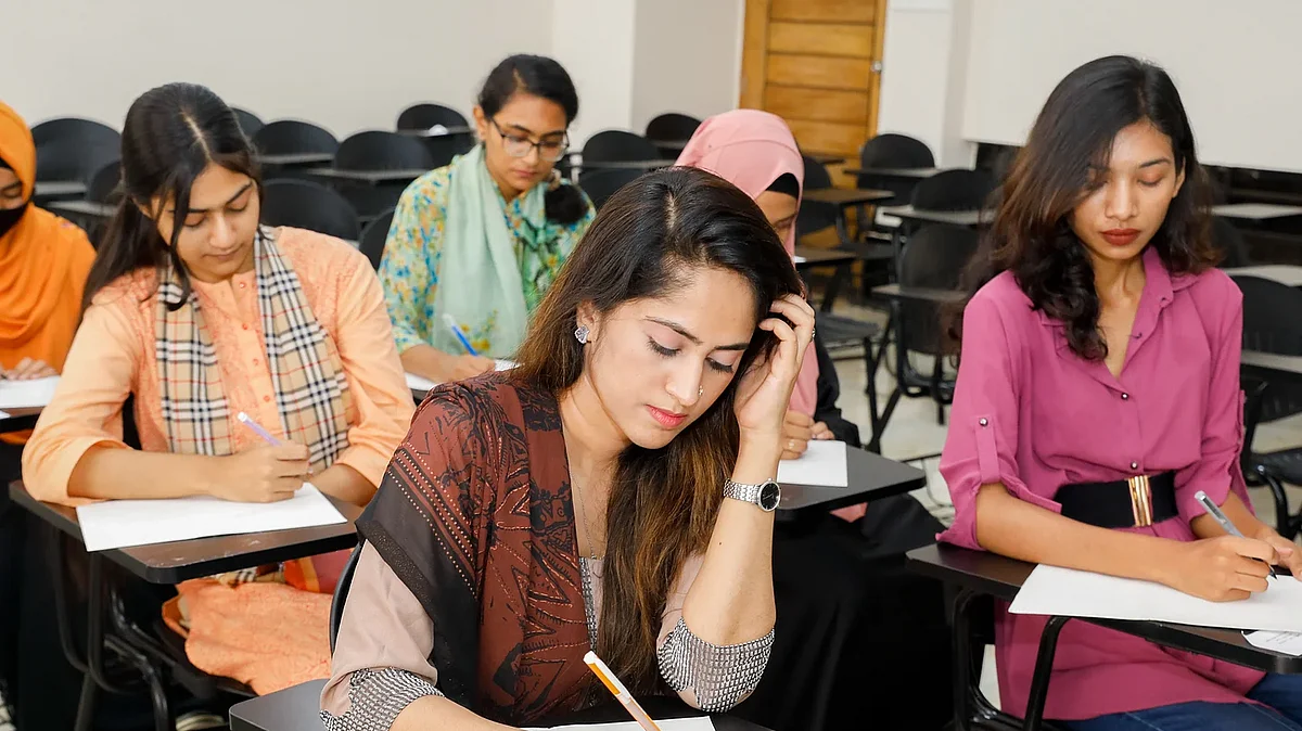 প্রতীকী ছবি: সাবিনা ইয়াসমিন