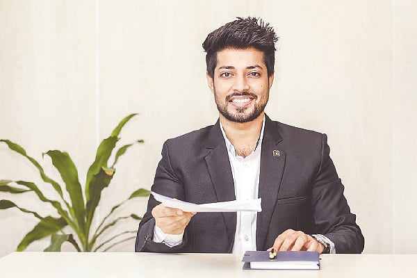 ছবিটি প্রতীকী