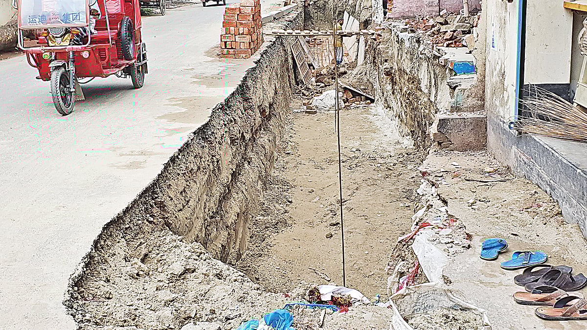  প্রথম আলো 
