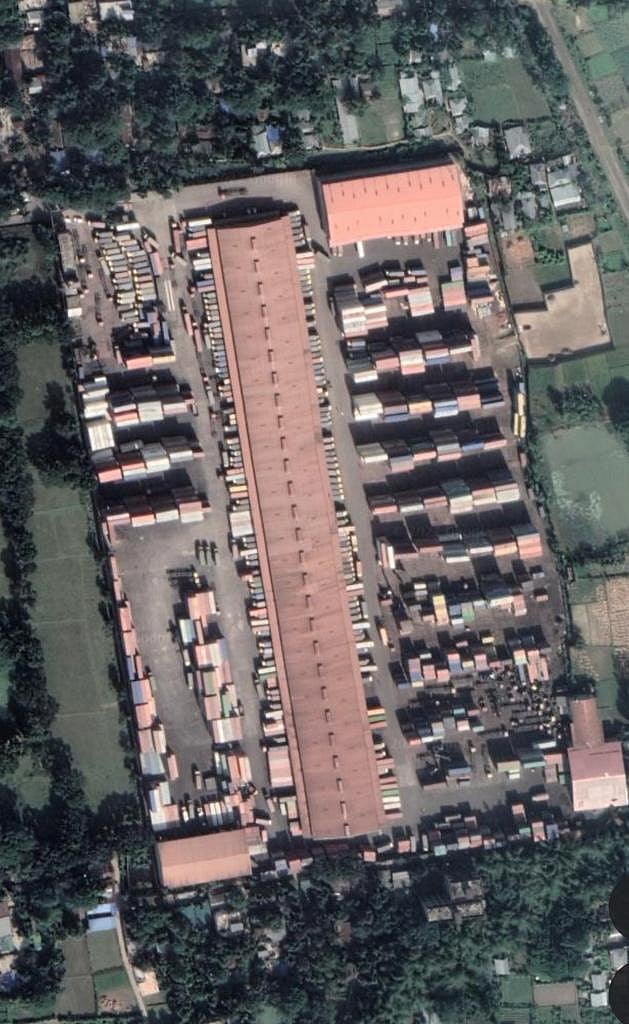 বিস্ফোরণের আগে চট্টগ্রামের সীতাকুণ্ডের সোনাইছড়িতে বিএম কনটেইনার ডিপো এলাকা