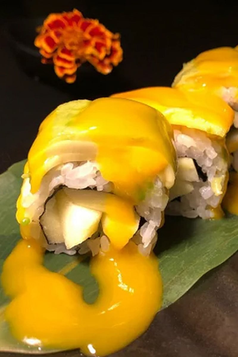 আম দিয়ে সুশি 