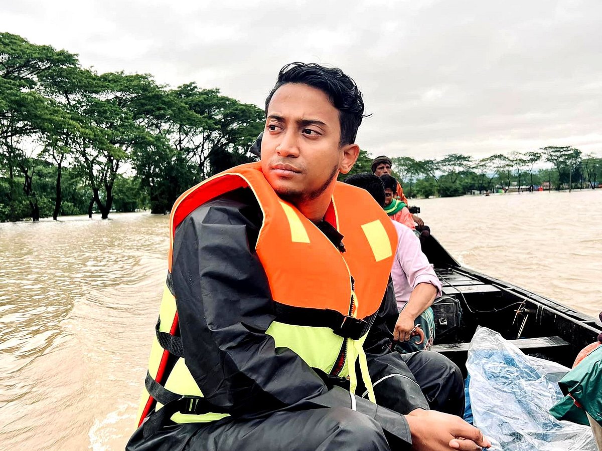 আমরা যে রাস্তা দিয়ে ফিরব, সেটি পুরো ধসে গেছে: নেপাল থেকে তাসরিফ খান