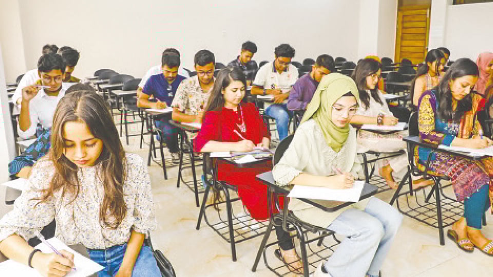 প্রতীকী ছবি: সাবিনা ইয়াসমিন