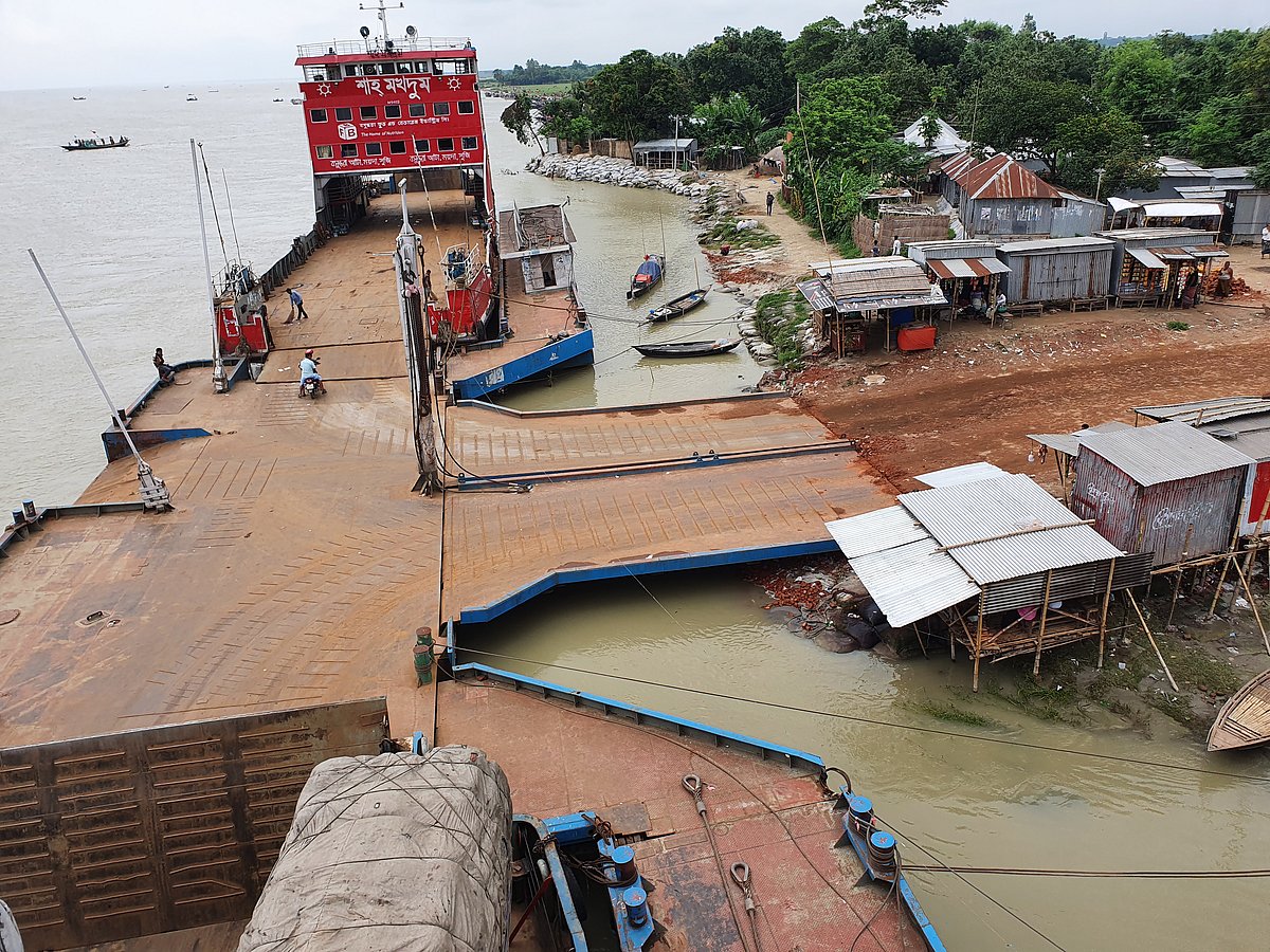 দৌলতদিয়ায় ৭ নম্বর ফেরিঘাট বন্ধ, যানবাহন পারাপারে ভোগান্তি