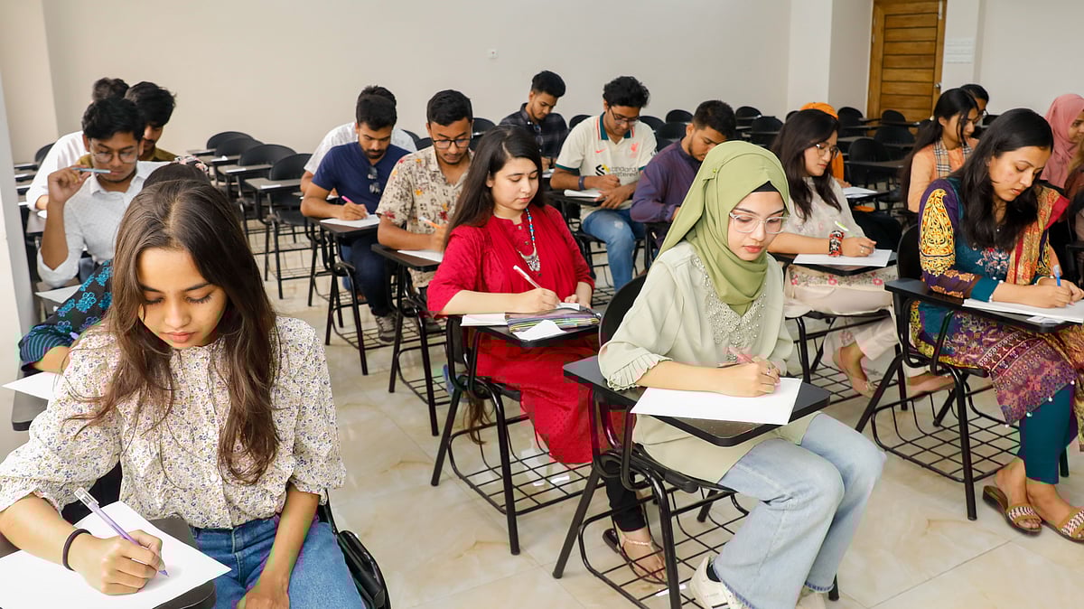 প্রতীকী ছবি: সাবিনা ইয়াসমিন