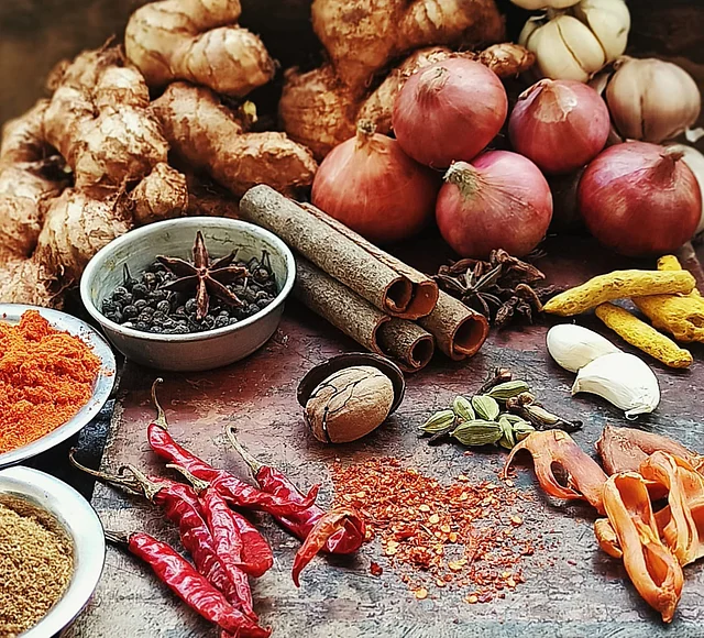 মাংসে আদা, রসুন, পিঁয়াজের ব্যবহারে আছে বহু রকমফের