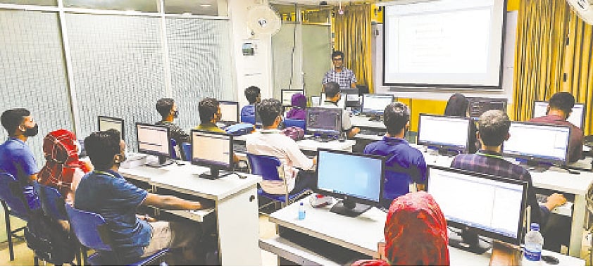 সফলভাবে প্রশিক্ষণ শেষে ৯২ শতাংশ শিক্ষার্থী আইটি পেশায় কর্মরত আছেন