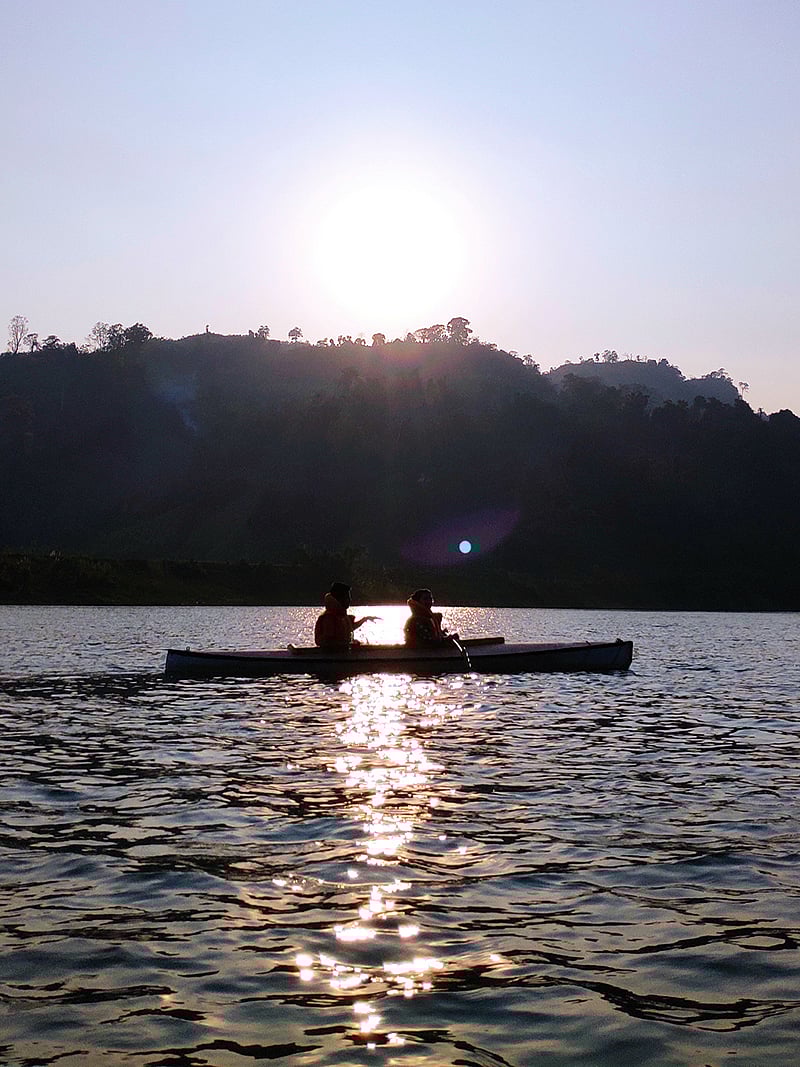 মেঘ, পাহাড় আর নীল জলের পদাবলি
