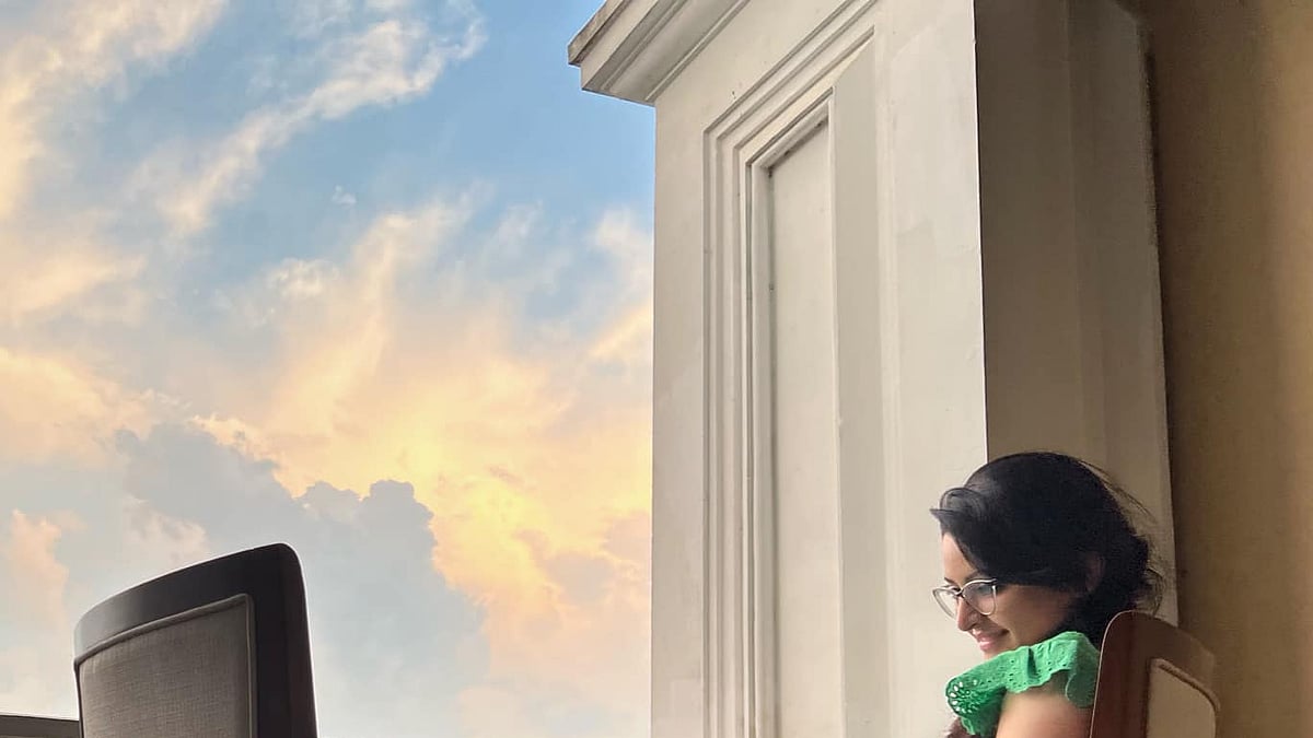 সন্তান ভূমিষ্ঠ হওয়ার সম্ভাব্য দিন যত কাছে আসছে, নতুন অতিথির আগমনী বার্তা তত ভালো করে টের পাচ্ছেন পরীমনি।