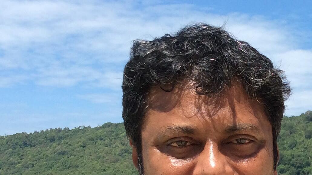 ২০১৩ সালে তানভীর হোসেন প্রবালের পরিচালনায় অভিনয় শুরু করেন সাগর হুদা