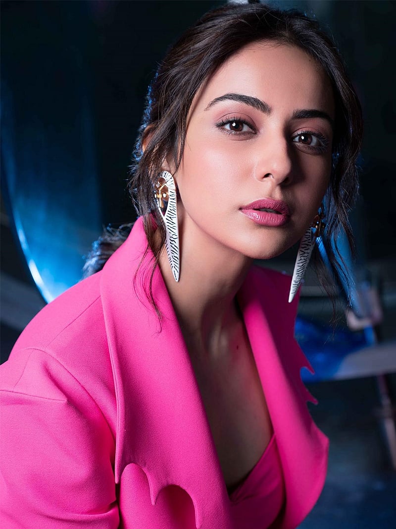 হট পিংক পোশাকে নজর কাড়লেন রাকুল প্রীত