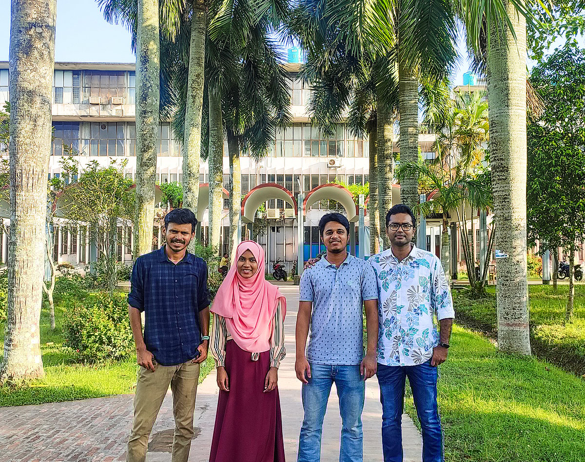 এক বন্ধু ছবিতে অনুপস্থিত