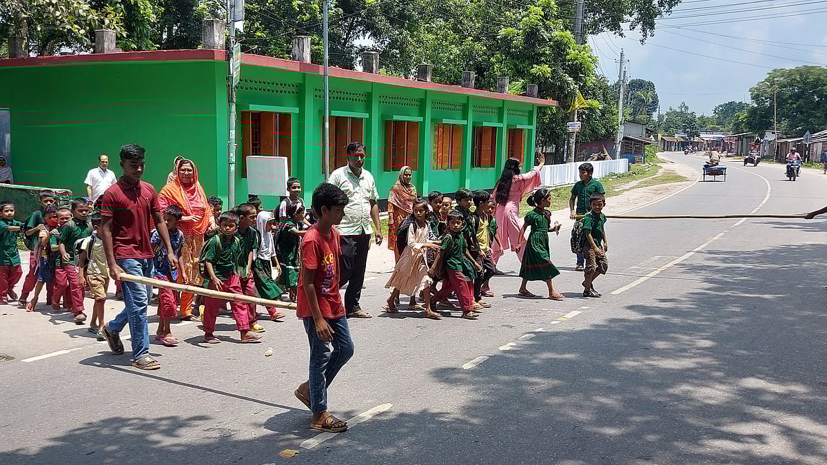  প্রথম আলো