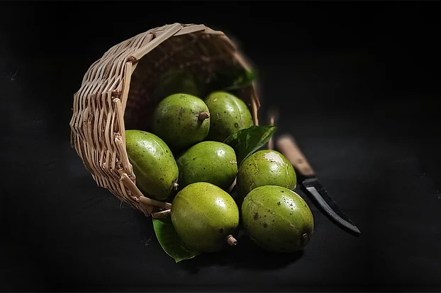 আমড়া খেতে মজার, শরীরের জন্যও দারুণ উপকারী