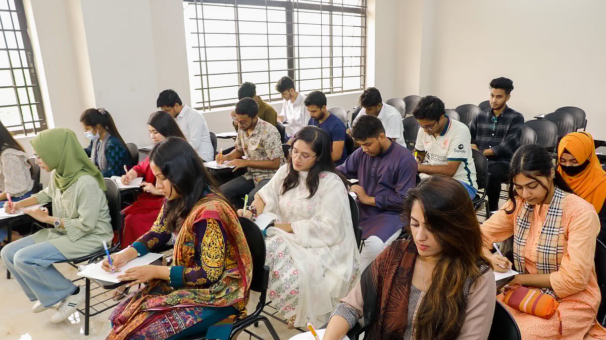 প্রতীকী ছবি: সাবিনা ইয়াসমিন