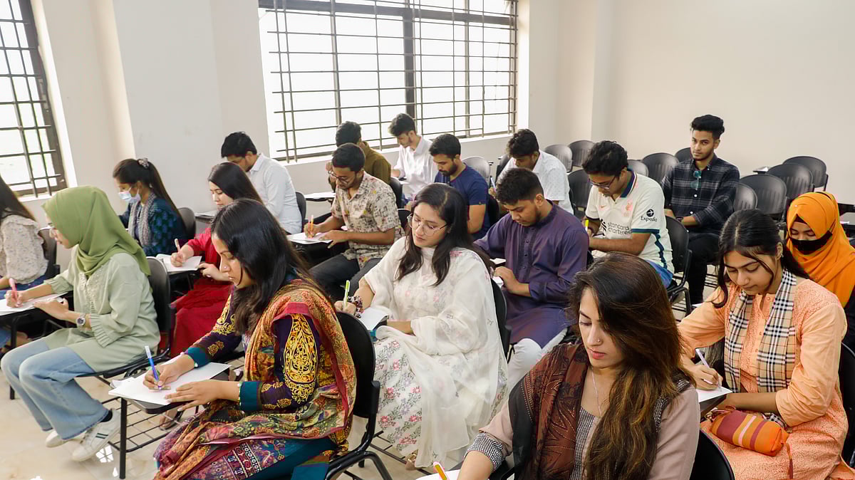 প্রতীকী ছবি: সাবিনা ইয়াসমিন