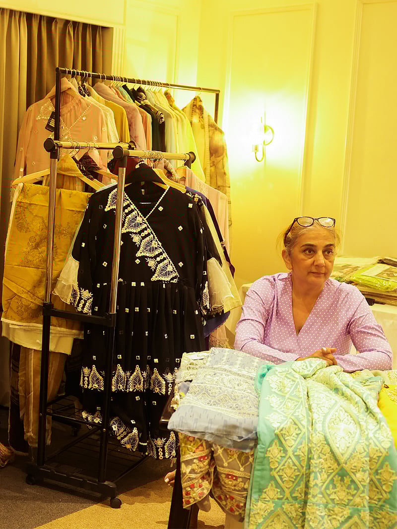 চার ব্র্যান্ড নিয়ে আলনা খেলনা