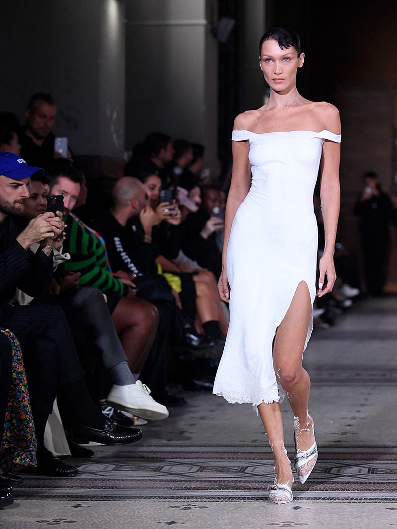 বেলা হাদিদ যখন মানবী ম্যানিকিন