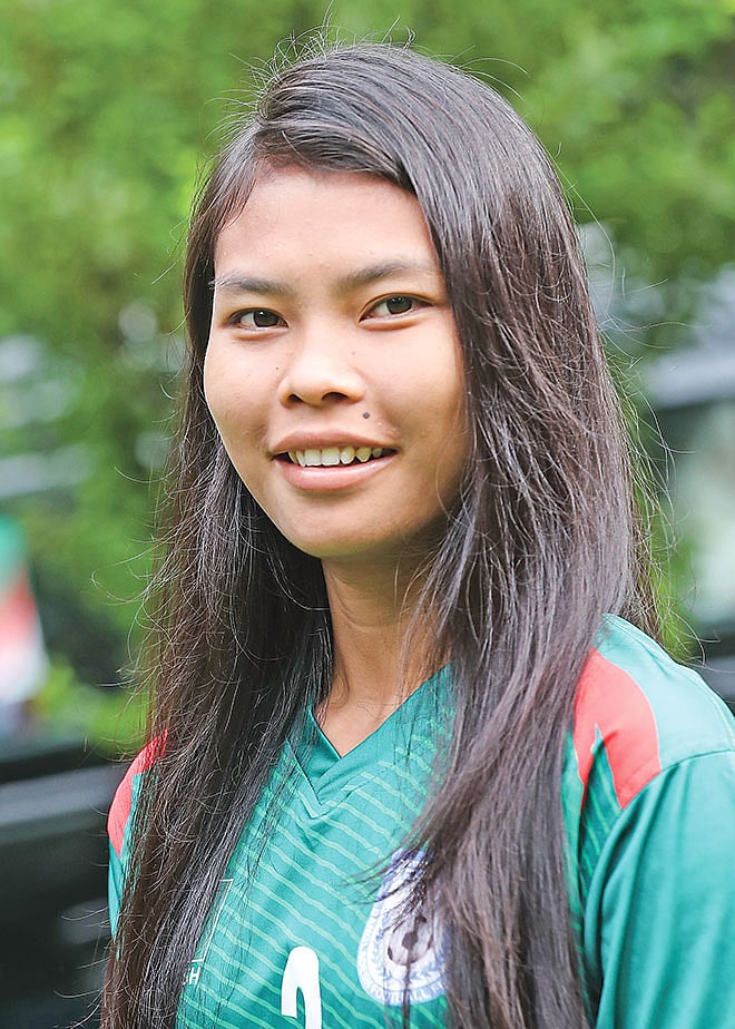 শিউলি আজিম, ডিফেন্ডার