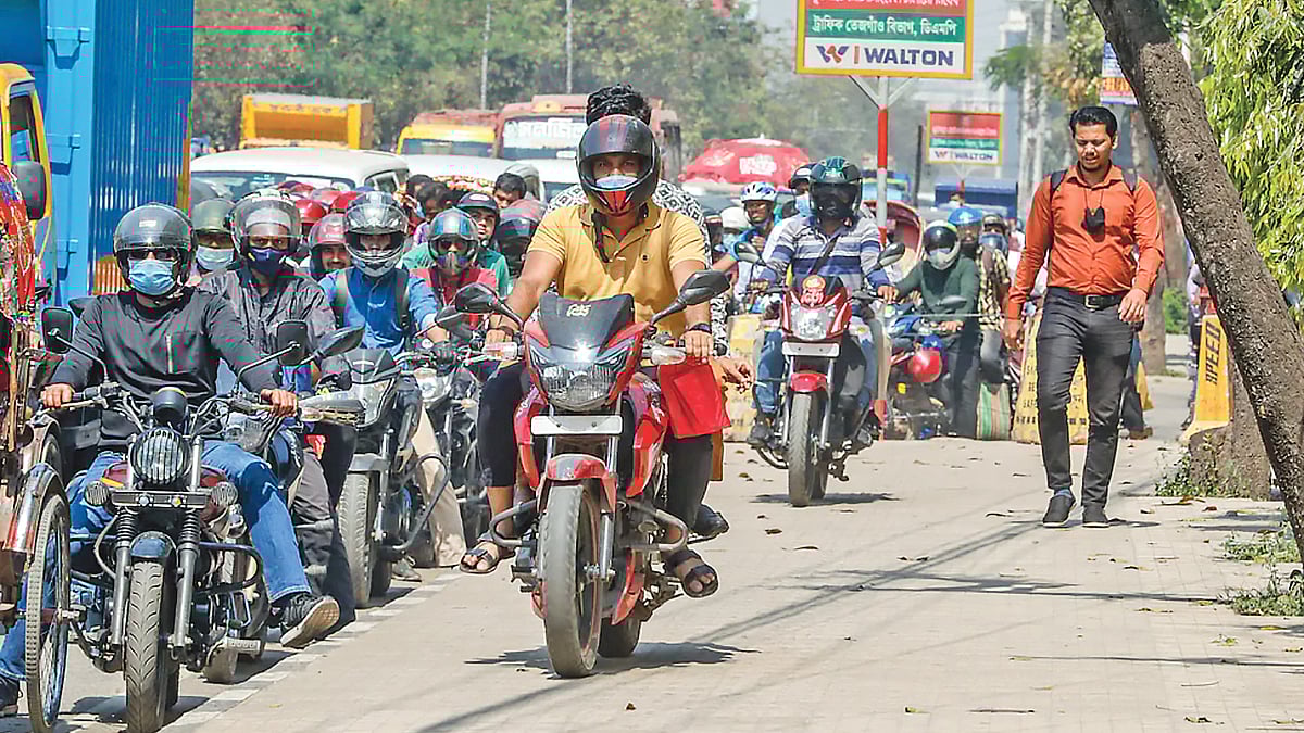 নিজের গন্তব্যে পৌঁছাতে গিয়ে অন্যকে যাতে অস্বস্তিতে না ফেলা হয় সেদিকে খেয়াল রাখতে হবে