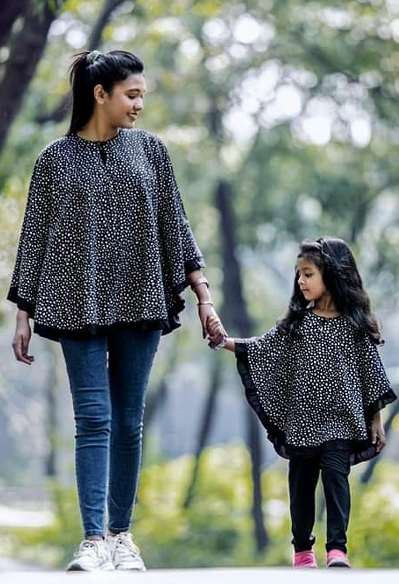 ট্রেন্ড মেনে শীতের পোশাক