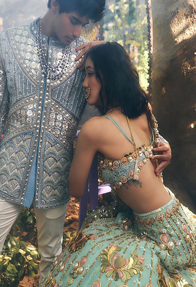 বিয়ের প্রথা ভাঙা পোশাক