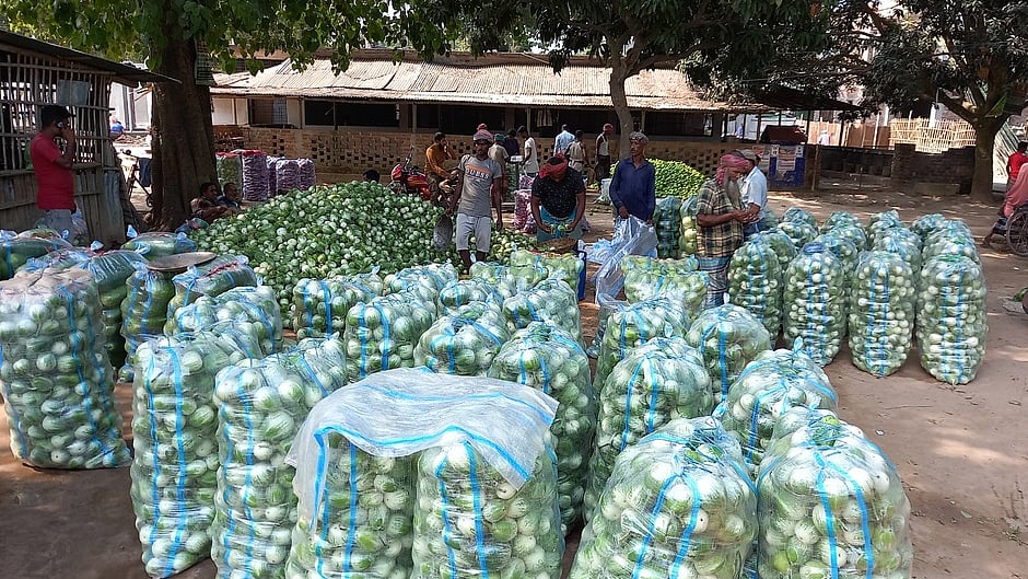  প্রথম আলো