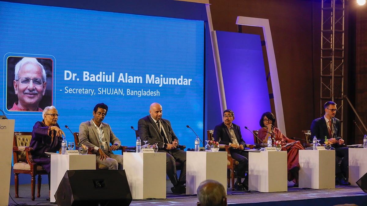 রাজধানীর একটি হোটেলে আজ মঙ্গলবার ‘বঙ্গোপসাগর সংলাপ-২০২২ (বে অব বেঙ্গল কনভারসেশন)’ শীর্ষক এক অনুষ্ঠানে সুশাসন বিষয়ক অধিবেশনে উপস্থিত অতিথিরা।