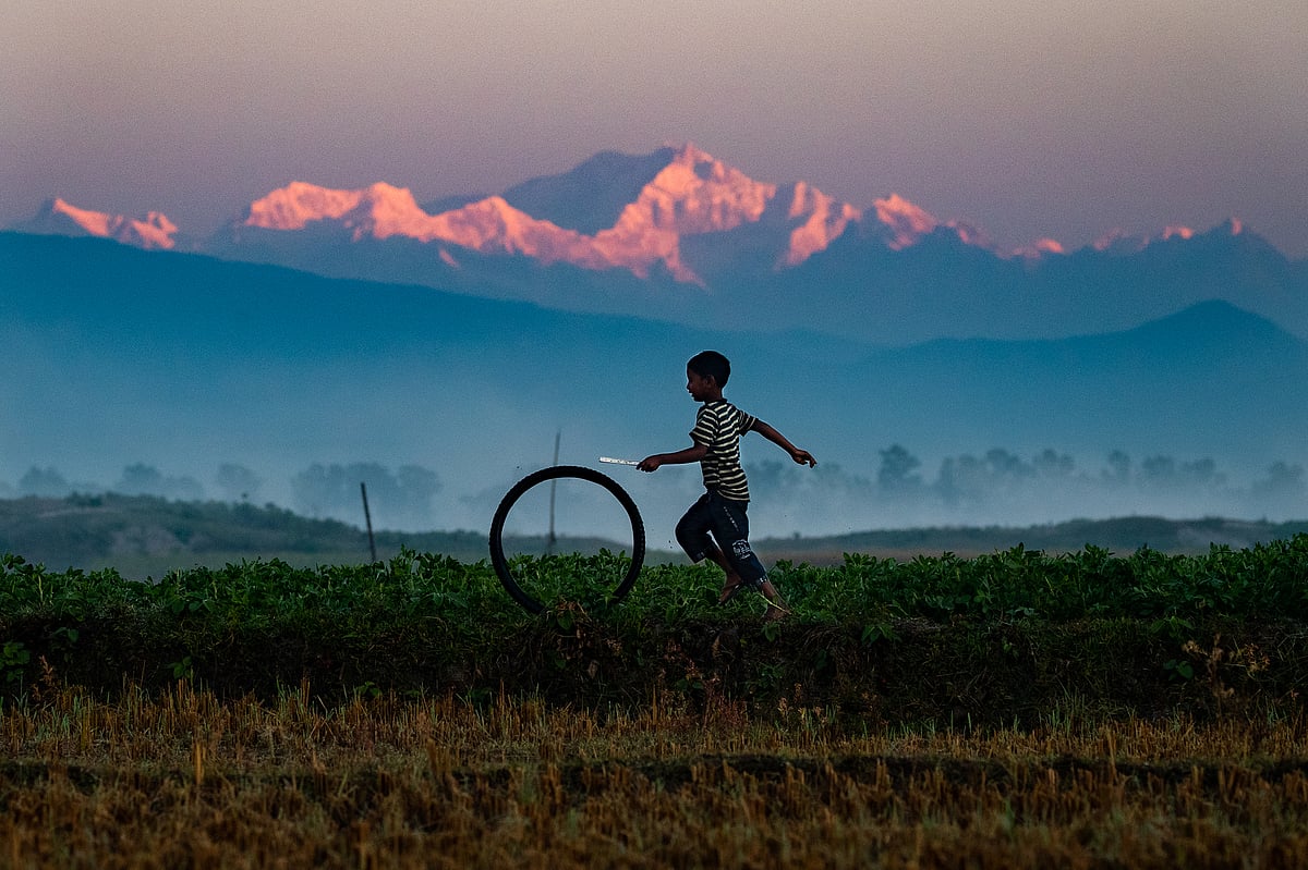 সকালে আলো যখন কাঞ্চনজঙ্ঘার চূড়ায় পড়ে। সকাল ৬টা ২১ মিনিটে তোলা, ৩১ অক্টোবর