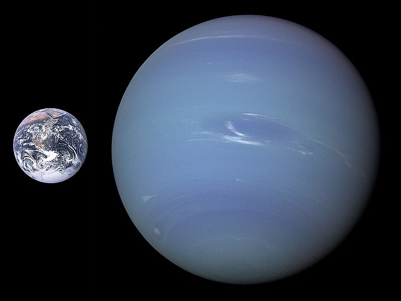 নেপচুন আয়তনে পৃথিবীর ৭২ গুণ বড়