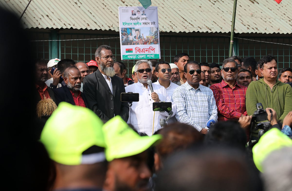 জেলা বিএনপির গণমিছিলের পূর্বে সমাবেশে প্রধান অতিথির বক্তব্য দেন আমানুল্লাহ আমান। শনিবার দুপুরে বগুড়া শহরের আলতাফুন্নেছা খেলার মাঠে