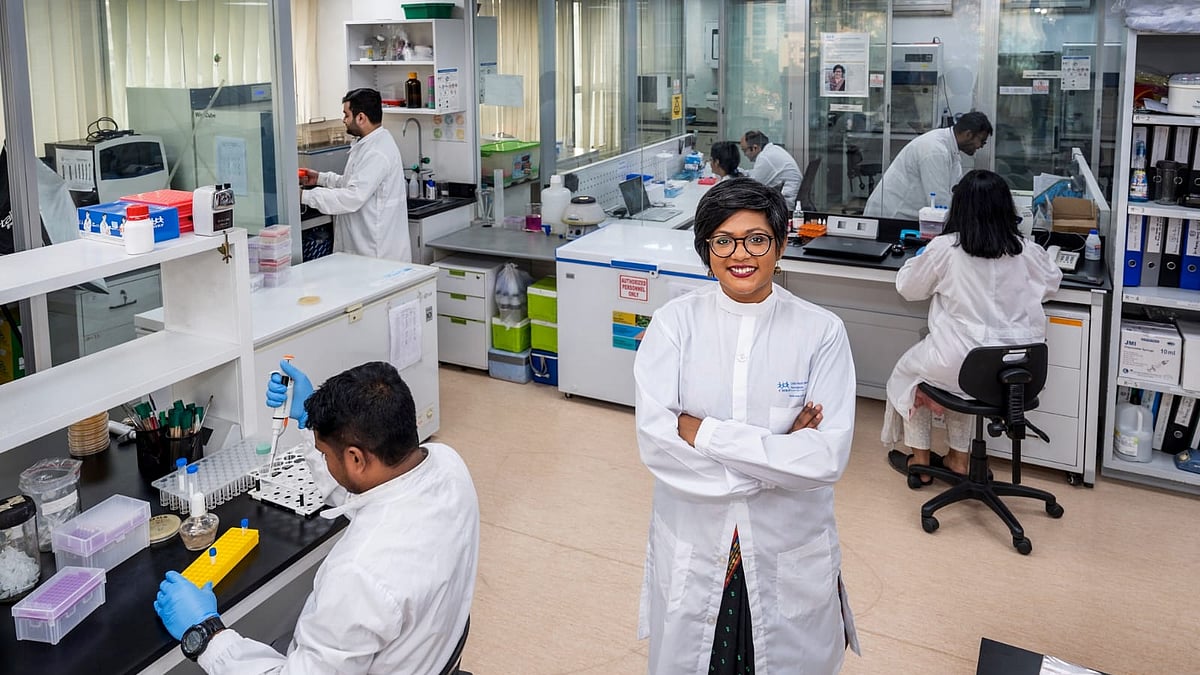 গবেষণাগারে দিনের বেশিরভাগ সময় কাটে বিজ্ঞানী সেঁজুতি সাহার