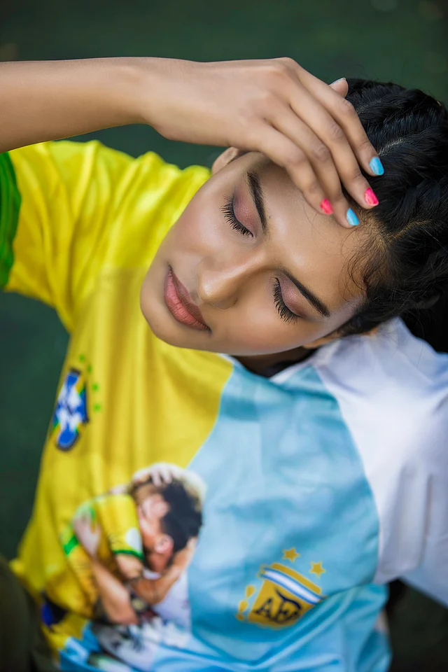 মডেল: নদী, জার্সি ও পোশাক: ক্লাবহাউস, মেকওভার: জারা‘স বিউটি লাউঞ্জ, ছবি: সাইফুল ইসলাম