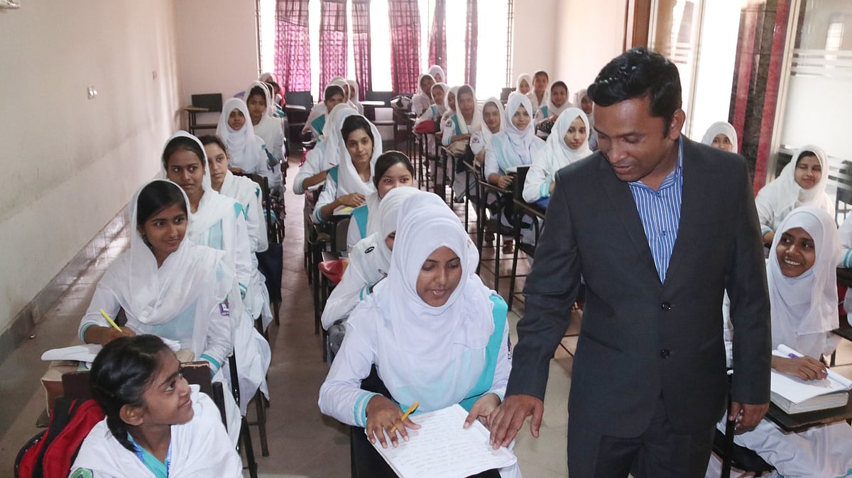 চতুর্থ গণবিজ্ঞপ্তির নতুন শর্ত অনুসারে, ৪০টির বেশি শিক্ষাপ্রতিষ্ঠানে কেউ আবেদন করতে পারবেন না।