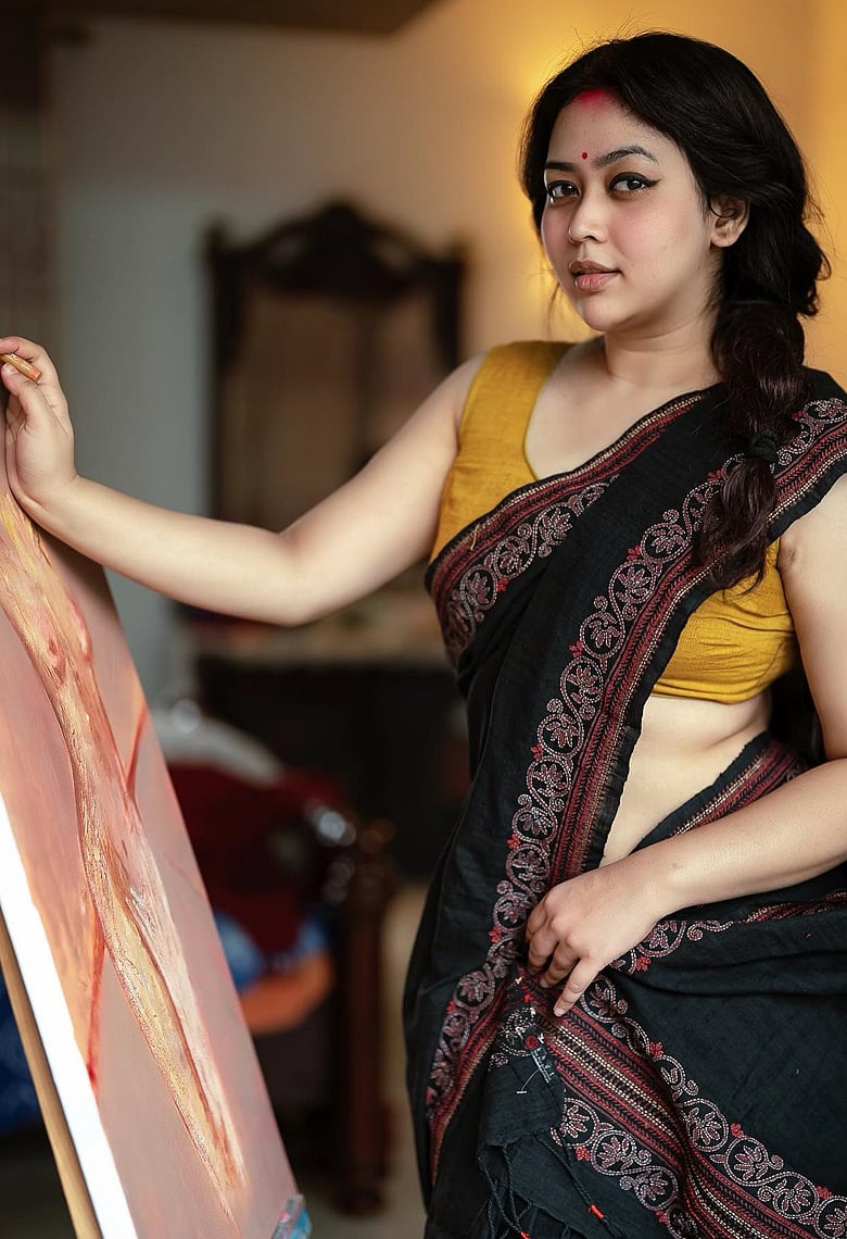 শাড়িতে সাবলীল ভাবনা