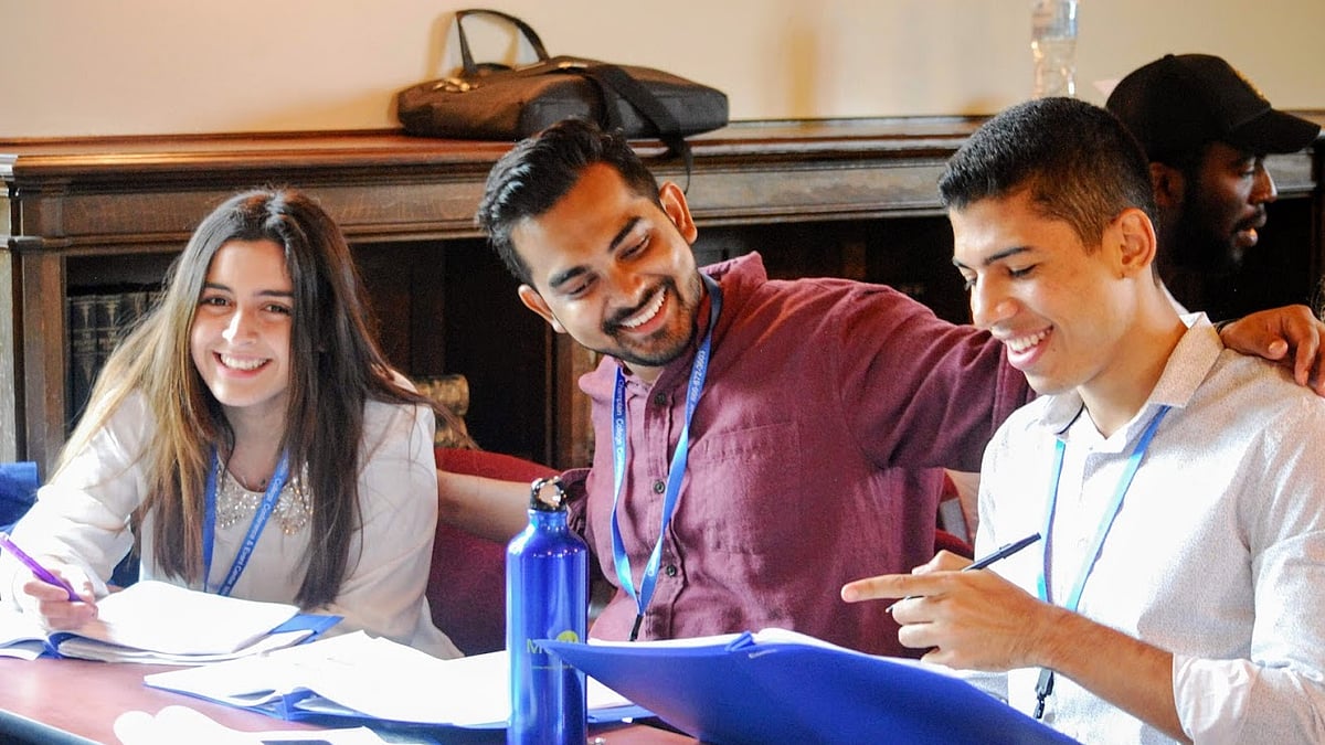 ছবি: ইয়াং লিডারস ফেলোশিপের ওয়েবসাইট থেকে নেওয়া