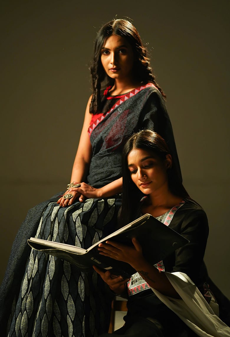 পোশাকে আলপনা, বর্ণমালা, শব্দ আর মাতৃভাষার ইতিহাস
