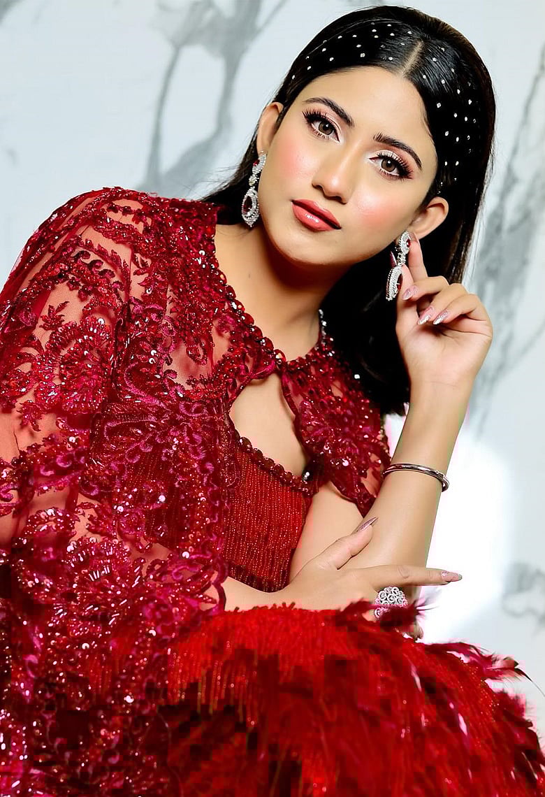 চুলের সাজে ফিরেছে স্টোন স্টাইল