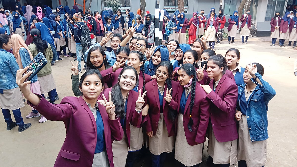 এইচএসসি ও সমমানের ফল প্রকাশের স্থান পরিবর্তন, ফল জানা যাবে শনিবার বেলা ১১টায়